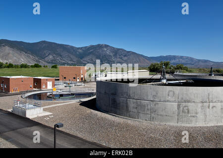 Tropfkörper mit Nachklärbecken. Stockfoto