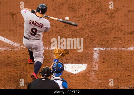 Kansas, USA. 3. Juni 2015. 3. Juni 2015: Ryan Raburn #9 von den Cleveland Indians in der MLB-Spiel zwischen den Cleveland Indians und die Kansas City Royals im Kauffman Stadium in Kansas City MO Credit: Cal Sport Media/Alamy Live News Stockfoto