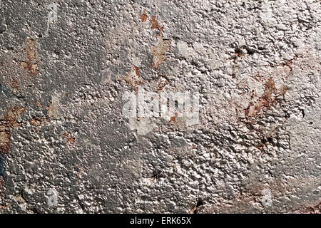 Silber lackierten Ziegelwand mit Schmutz Flecken Stockfoto