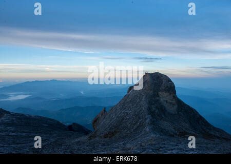 Sunrise-Himmel bei Peak, Low Gipfel, Mount Kinabalu, Sabah, Borneo, Malaysia Stockfoto