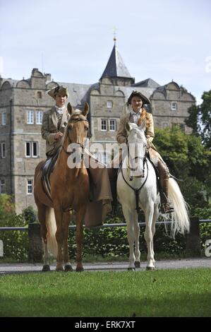Diana Krischke Mit Genete Bonmot du Roi Und Lusitano Odeceixe Stockfoto