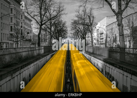 Blick auf die Metro in Schönhauser Allee, Prenzlauer Berg, Berlin, Brandenburg, Deutschland Stockfoto