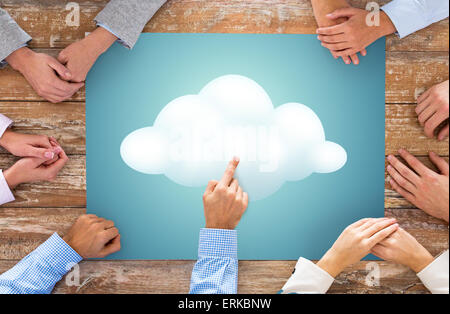 Close up Portrait of Business Team Hände mit Cloud-Bild Stockfoto