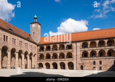 Arkaden mit Reliefs, Plassenburg Hof, Kulmbach, Oberfranken, Franken, Bayern, Deutschland Stockfoto