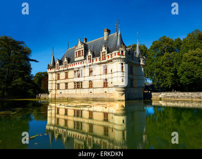 Renaissance-Schloss d'Azay-le-Rideau und Burggraben gebaut 1518, Loiretal, Frankreich Stockfoto