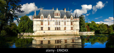 Renaissance-Schloss d'Azay-le-Rideau und Burggraben gebaut 1518, Loiretal, Frankreich Stockfoto