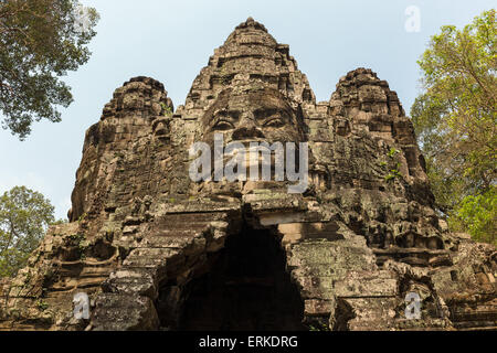 Siegestor, Ostseite von Angkor Thom, Avalokiteśvara Gesicht Turm, Provinz Siem Reap, Kambodscha Stockfoto