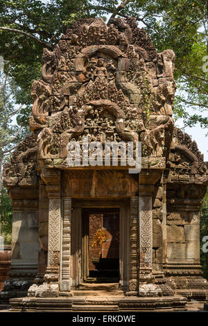 Bibliothek, Relief auf dem Giebel, Chau sagen Tevoda Tempel, Angkor, Provinz Siem Reap, Kambodscha Stockfoto