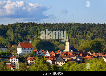 Town Hall und Pfarrei Kirche von St. Heinrich und Kunigunde, Burgkunstadt, Oberfranken, Franken, Bayern, Deutschland Stockfoto