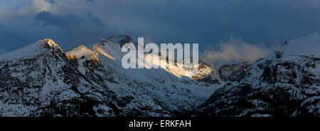 Die Gipfel der Pagode Berg, Tastatur der Winde und Longs Peak aus Nymphe See, Rocky Mountain Nationalpark Stockfoto