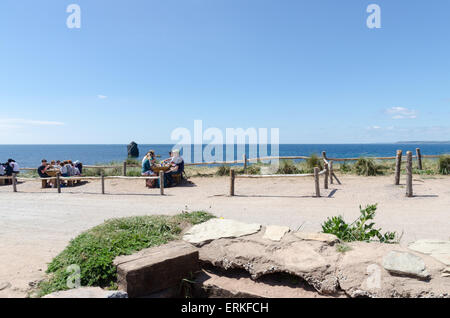 Sitzgelegenheiten im Freien im Beach House Cafe im Süden Milton Sands, Thurlestone, South Hams, Devon Stockfoto