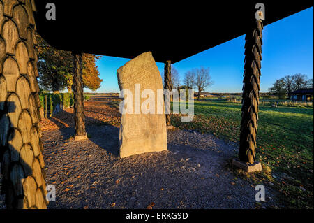 Die längste bekannte Runen Inschrift in Stein von Wikingern - The Rök Runenstein aus dem 9. Jahrhundert Features geschrieben. Stockfoto