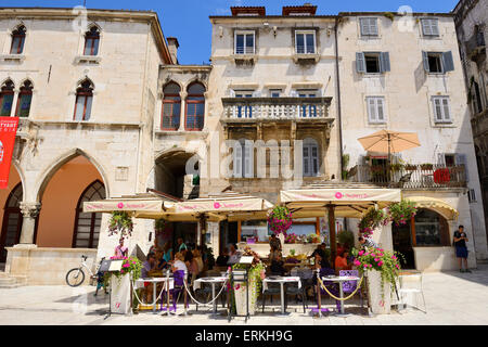 Narodni Trg (Platz des Volkes) in Split an der dalmatinischen Küste von Kroatien Stockfoto