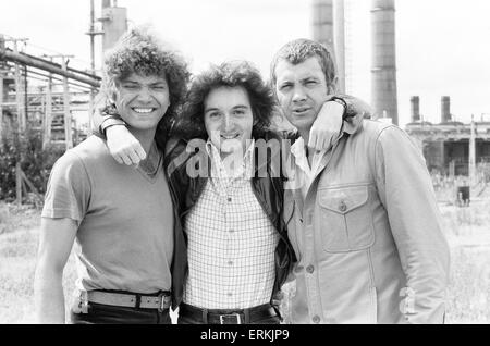 Stephen Lister 18 jährige Drehbuchautor, trifft die Stars der Profis, Martin Shaw und Lewis Collins, 16. August 1979. Stephen übermittelt ein Skript, das angenommen wurde, und die Idee für diese besondere Episode genannt wird, die Säuberung der CI5. Stockfoto