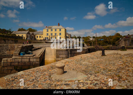 Charlestown Harbour in der Mittags-Sonne Stockfoto