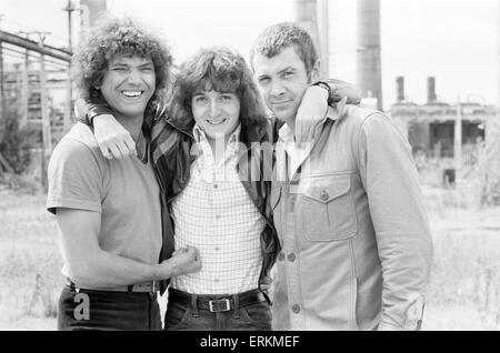 Stephen Lister 18 jährige Drehbuchautor, trifft die Stars der Profis, Martin Shaw und Lewis Collins, 16. August 1979. Stephen übermittelt ein Skript, das angenommen wurde, und die Idee für diese besondere Episode genannt wird, die Säuberung der CI5. Stockfoto