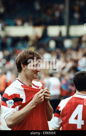 1993 FA-Cup Halbfinale. Arsenal 1 V 0 Tottenham Hotspur. Tony Adams feiert am Ende. 4. April 1993. Stockfoto