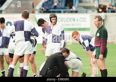 Forthbank Stadion, 26. September 1995. Gavin Hastings macht seinen letzten großen Auftritt. Er wird nach der WM als internationale beenden, führt die Barbaren gegen Stirling County. Das Spiel im Forthbank Stadium kennzeichnet Grafschaft Aufstieg von sieben Division zur nationalen Champions. Prinzessin Anne, die SRU-Gönner, wird ihr Sohn Peter Phillips spielen für ein Gordonstoun School XV gegen Grafschaft unter 18-jährigen bei 2,15 in einem Europapokalsaison beobachten. Stockfoto