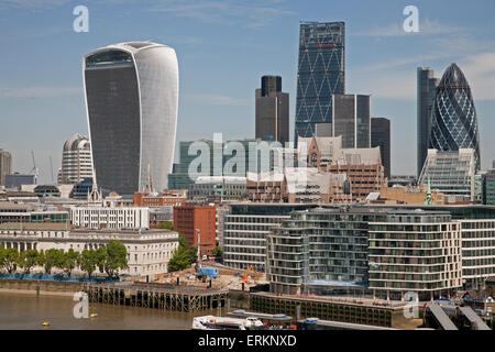 London, UK, 4. Juni 2015, blauer Himmel über London vom 9. Stock des City Hal Credit gesehen: Keith Larby/Alamy Live News Stockfoto