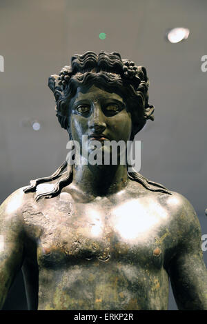 Dionysos mit Diadem geschmückt mit Rebe schießt. Römische Zeit. Hadrianischen Zeit Ad 117-138. Bronze. Römische Nationalmuseum. Palast Stockfoto