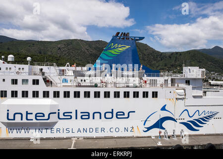 Interislander Fähre im Hafen von Picton vor setzen Segel, North Island, Neuseeland. Stockfoto