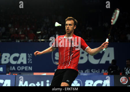 Jakarta, DKI Jakarta, Indonesien. 4. Juni 2015. JAKARTA, Indonesien - Juni 04: Deutschlands Marc Zwibler kehrt ein Schuss Indonesien Tommy Sugiarto während Männer single bei der 2015 Indonesien Open Superseries Premier Badminton-Turnier in Jakarta am 4. Juni 2015. © Sijori Bilder/ZUMA Draht/Alamy Live-Nachrichten Stockfoto