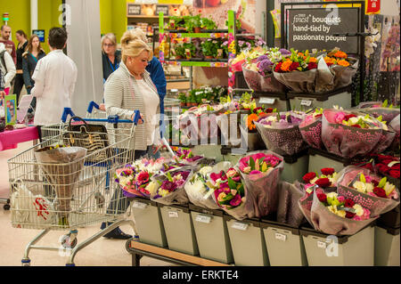 Tesco extra Floristen @ Serpentine Green Shopping Centre, Peterborough PE7 8BE. Die Website ist im Besitz von British Land PLC Stockfoto