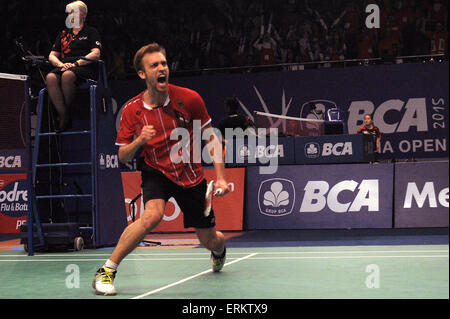 Jakarta, DKI Jakarta, Indonesien. 4. Juni 2015. JAKARTA, Indonesien - Juni 04: Deutschlands Marc Zwibler kehrt ein Schuss Indonesien Tommy Sugiarto während Männer single bei der 2015 Indonesien Open Superseries Premier Badminton-Turnier in Jakarta am 4. Juni 2015. © Sijori Bilder/ZUMA Draht/Alamy Live-Nachrichten Stockfoto