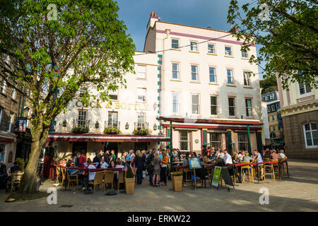 Open-Air-Pub auf der Royal Square in St. Helier, Jersey, Kanalinseln, Großbritannien, Europa Stockfoto