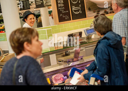 Tesco extra Deli Bereich @ Serpentine Green Shopping Centre, Peterborough PE7 8BE. Die Website ist im Besitz von British Land PLC Stockfoto