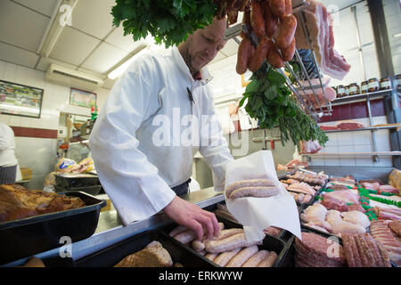 Klassische traditionelle Metzger shop Verkauf Qualität Frischfleisch im Zentrum von London Stockfoto