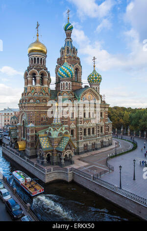 Kuppeln der Kirche des Retters auf Blut, UNESCO-Weltkulturerbe, St. Petersburg, Russland, Europa Stockfoto