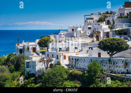 Die weißen Häuser der Stadt Lindos, Rhodos, Dodekanes-Inseln, griechische Inseln, Griechenland, Europa Stockfoto