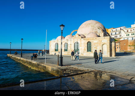 Moschee der Janitscharen, in den venezianischen Hafen von Chania, Kreta, griechische Inseln, Griechenland, Europa Stockfoto