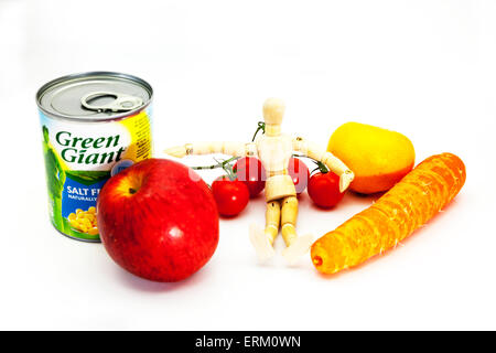 5 ein Tag Obst und Gemüse Gemüse Heide gesundes Leben Lebensstil 5 Karotten Tomaten Mais Apfel Satsuma Obst Gemüse Stockfoto