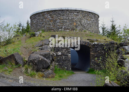 Skyspace Einbau in Kielder, Northumberland. Gebaut von James Turrell. Stockfoto