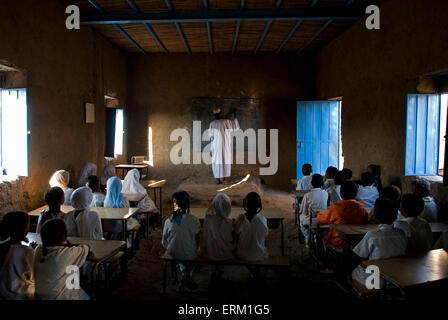 Kinder in einer Grundschule in El-Ar - ein Dorf im Norden des Sudan. Stockfoto