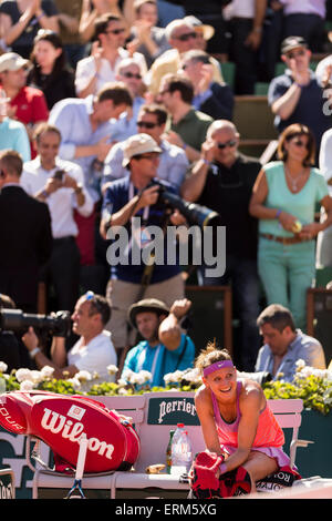 Paris, Frankreich. 4. Juni 2015. Roland Garros French Open. Lucie Safarova der Tschechischen Republik feiert nach dem Gewinn ihrer Frauen Singles Match gegen Ana Ivanovic Serbiens am Tag zwölf 2015 French Open 2015 in Paris, Frankreich. Safarova gewann dem Match 7-5 7-5, ins Finale zu bewegen. © Aktion Plus Sport/Alamy Live-Nachrichten Stockfoto