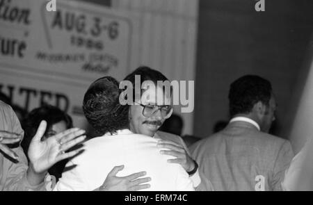 Chicago, Illinois, USA 2. August 1986 Nicaragua Präsident Daniel Ortega im Hauptquartier 'Push'-Betrieb. Bildnachweis: Mark Reinstein Stockfoto