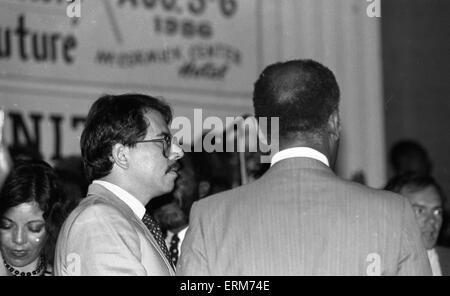 Chicago, Illinois, USA 2. August 1986 Nicaragua Präsident Daniel Ortega im Hauptquartier 'Push'-Betrieb. Bildnachweis: Mark Reinstein Stockfoto