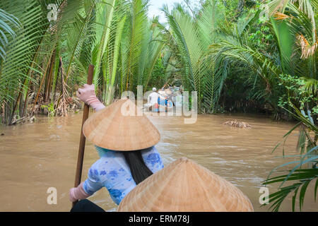 Vietnamesin paddeln in der Mekong-Fluss, Vietnam Stockfoto