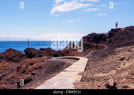 Leuchtturm Faro de Punta de Teno am Ufer des Atlantischen Ozeans auf der Insel Teneriffa Stockfoto