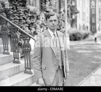 Antike 06.09.1933 Foto, James Bryant Conant, neuer Präsident der Harvard University. James Bryant Conant (1893-1978) war ein amerikanischer Chemiker, eine transformative Präsident der Harvard University und der erste US-Botschafter nach Westdeutschland. Conant promovierte in Chemie an der Harvard University im Jahr 1916. Im ersten Weltkrieg diente er in der US-Armee arbeitet an der Entwicklung von Giftgas. Stockfoto