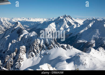 Schneebedeckten Bergen über Zürs und Lech und St. Anton vom Gipfel der Valluga oberhalb St. Anton Arlberg-Österreich Stockfoto