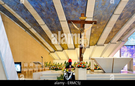 Apulien, San Giovanni Rotondo, Eucharistiefeier für die permanente Ausstellung des Körpers des heiligen Pio 1. Juni 2013 Stockfoto