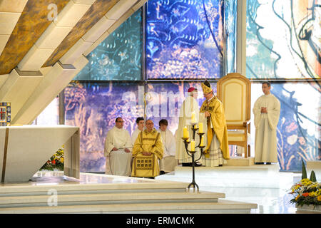 Apulien, San Giovanni Rotondo, Eucharistiefeier für die permanente Ausstellung des Körpers des heiligen Pio 1. Juni 2013 Stockfoto