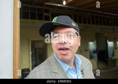 Elmont, New York, USA. 4. Juni 2015. AHMED ZAYAT, Besitzer von 2015 Belmont Stakes Anwärter amerikanisches PHAROAH, heute Morgen im Belmont Park, Donnerstag, 4. Juni 2015. Bildnachweis: Bryan Smith/ZUMA Draht/Alamy Live-Nachrichten Stockfoto