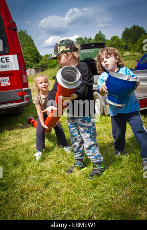 Freiwillige Feuerwehr Ausbildung Kinder Stockfoto