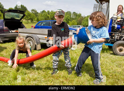 Freiwillige Feuerwehr Ausbildung Kinder Stockfoto