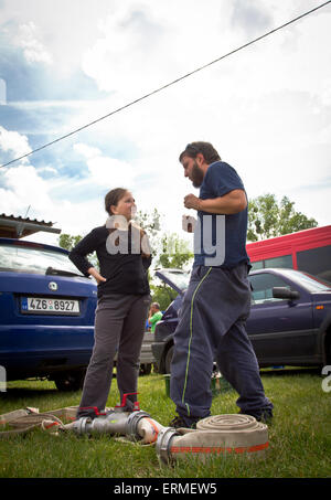 Freiwillige Feuerwehr Ausbildung Kinder Stockfoto